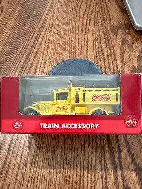 Coca Cola Yellow Vintage Delivery Truck Train Accessory K-94525